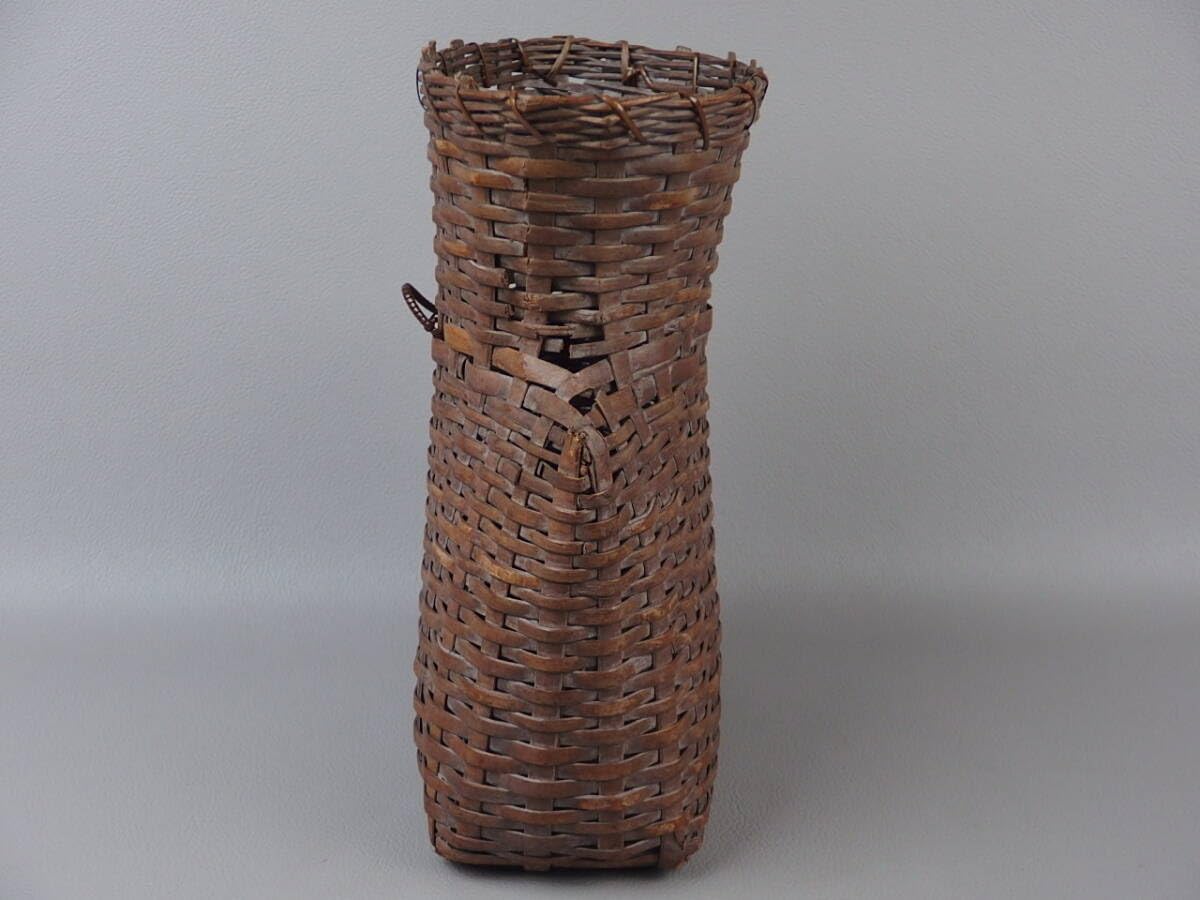 Amazon.co.jp: 【骨董茶道具】古い竹製魚籠形掛花入花籠fl074s33花篭